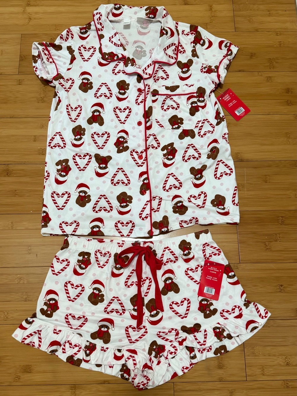 Source Unknown White & Red Gingerbread Heart Short Pajama Set